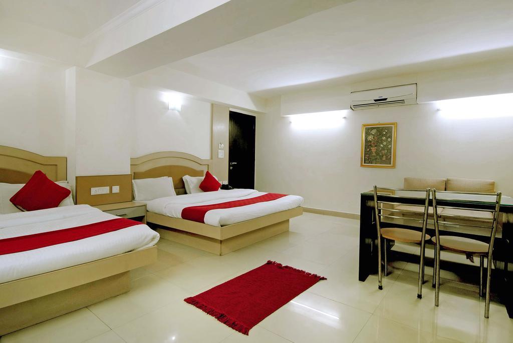 Hotel Durga International New Delhi Værelse billede
