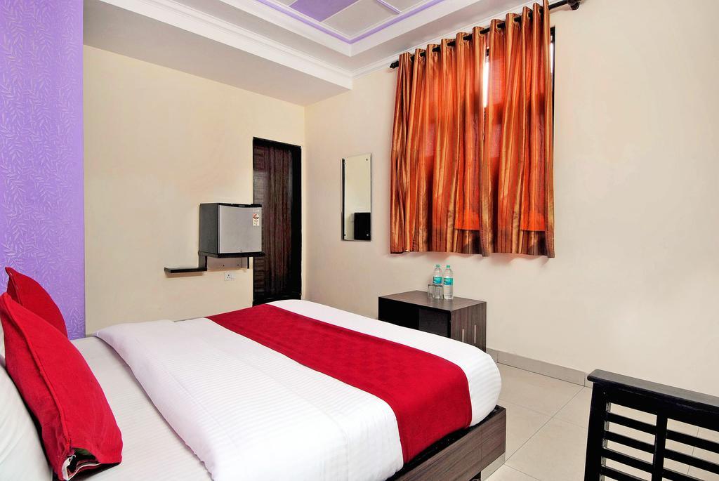 Hotel Durga International New Delhi Værelse billede