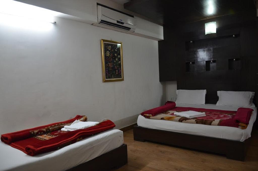 Hotel Durga International New Delhi Værelse billede